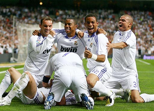 JDG俱乐部：恭喜辅助选手Missing解锁LPL生涯4500次助攻成就！