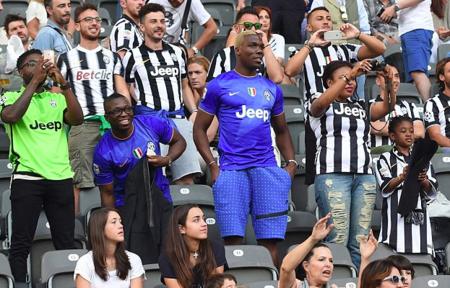 真的负责任！ Chovy 的Tsar闪现推倒了三个Rulers，而Zeli的电击击杀了GEN3-2NS